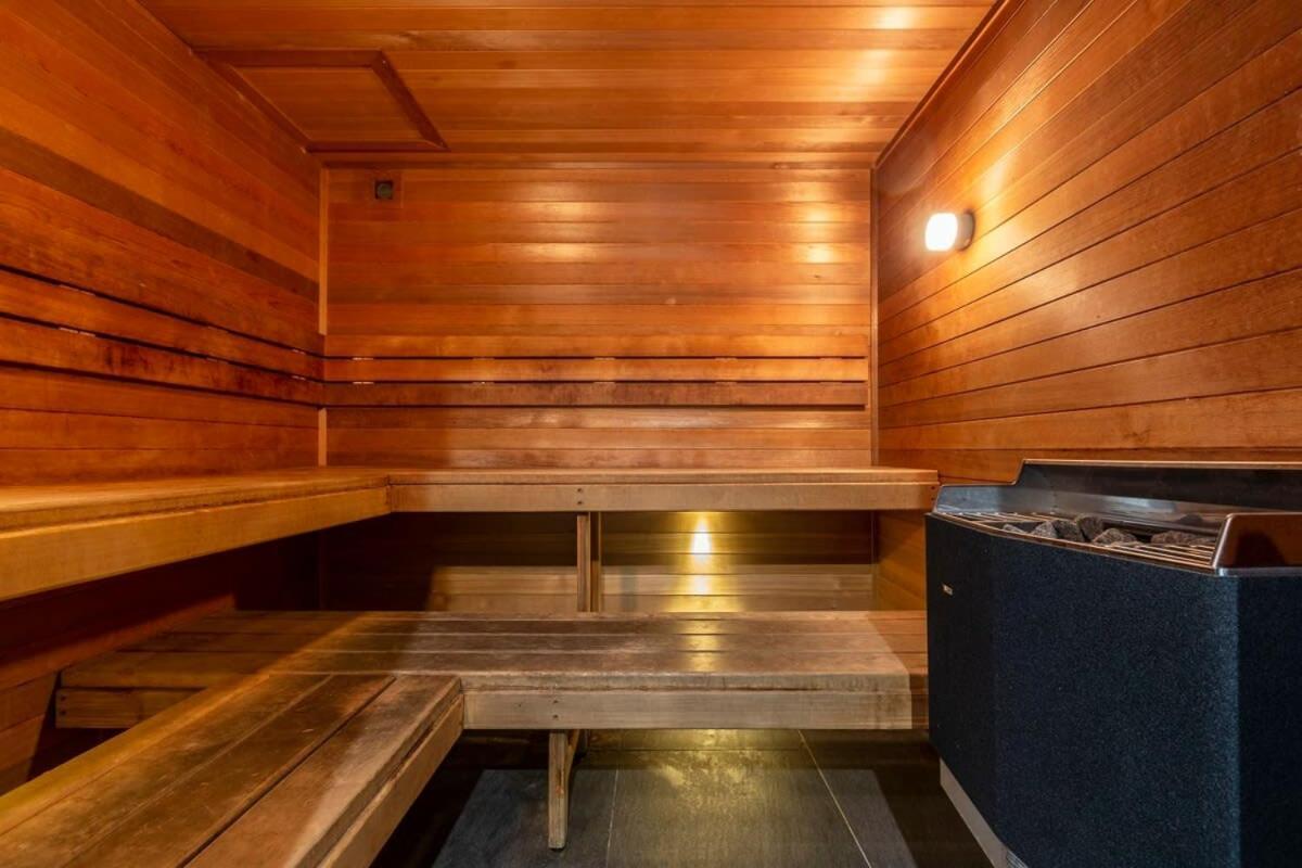 Spacious 2 Bedroom With Free Parking-00189 Apartment